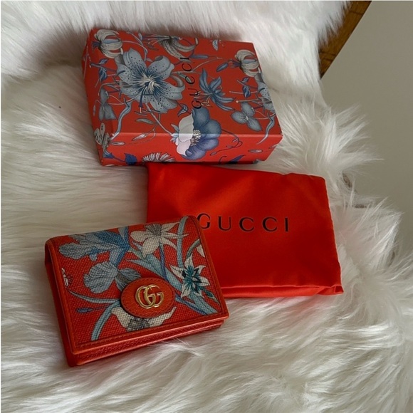 Gucci Limited Edition w/ Box, Dustbag EUC - Picture 5 of 10